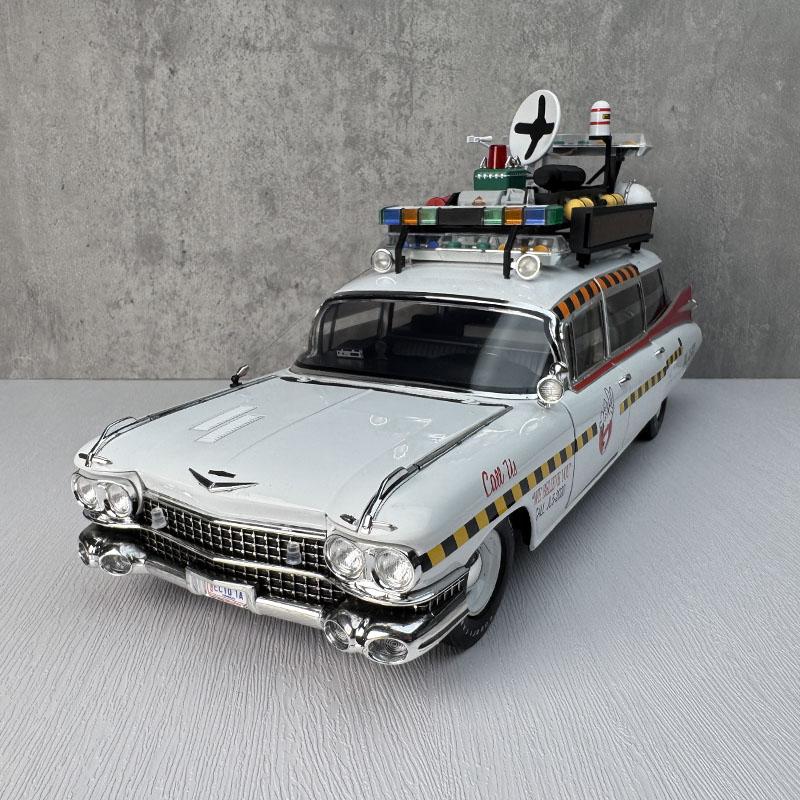 

Original factory 1:18 movie Ghostbusters modified version Miller simulation alloy car model белый