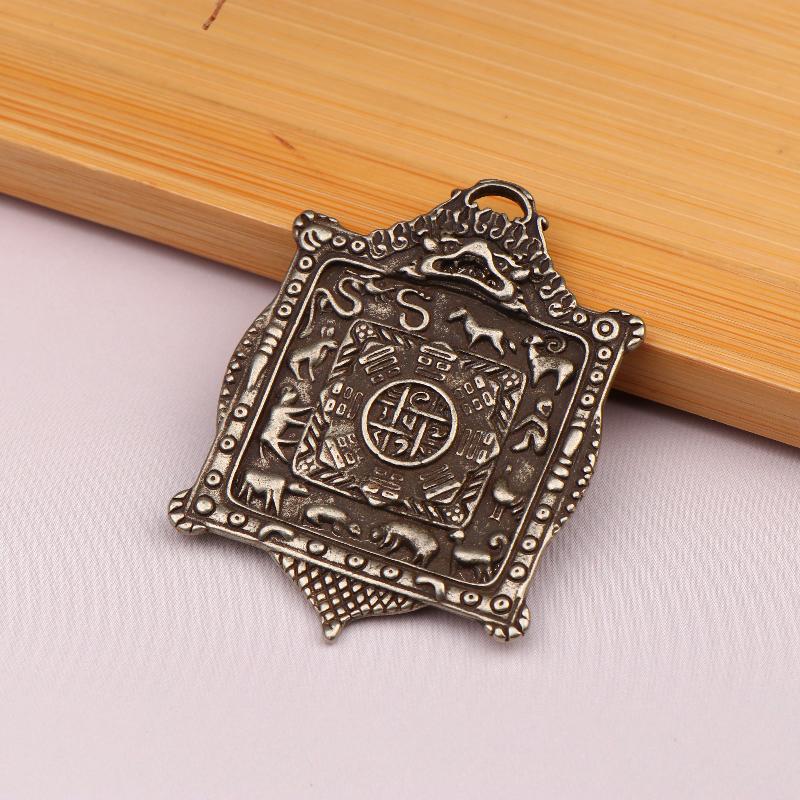 Old Bronze Dharma Tool Jiugong Card Tibet 12 Zodiac Sign Horoscope Pendant For Mens Womens Hainging Keyring Charms Gift as the picture