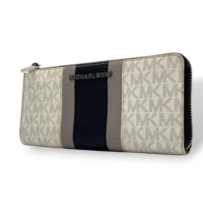 Used Zip Around Long Wallet Signature Jet Set travelPurse White/black PVC/leather Women