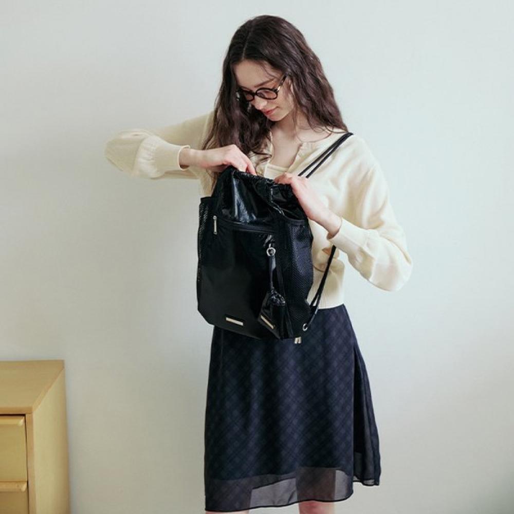 Glossy Casual Sling Bag Ar7ab460