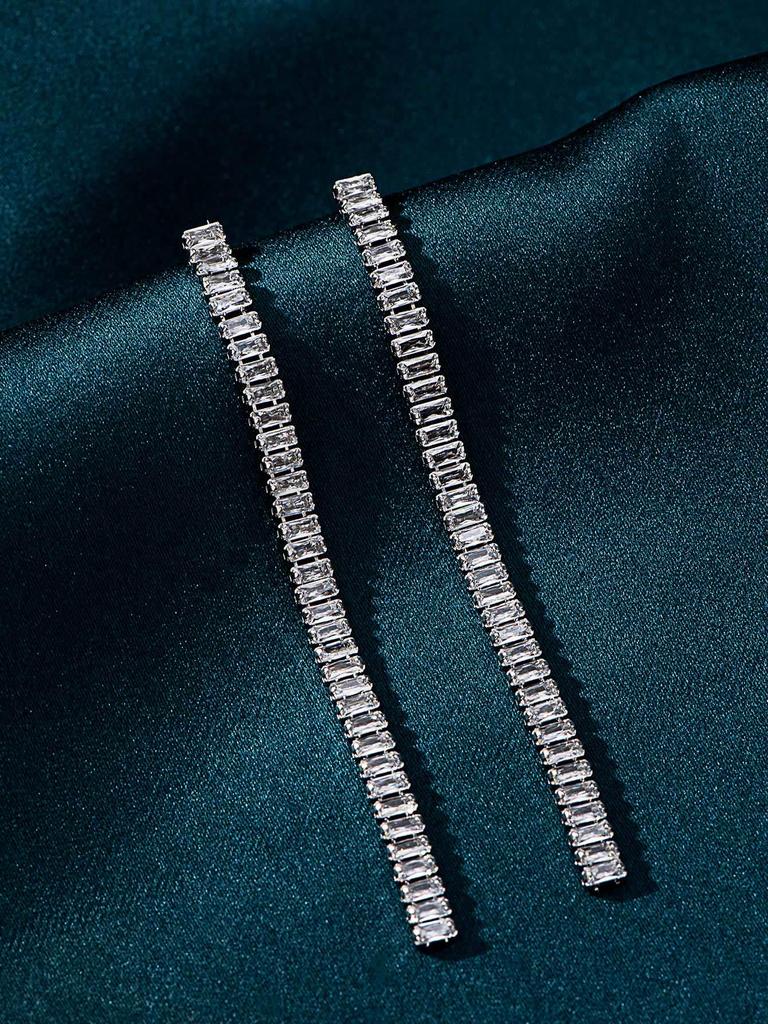 Luxurious Diamond Tassel Earrings: Shimmering, High-End Fashion for Exquisite European & American Style Party Wear.