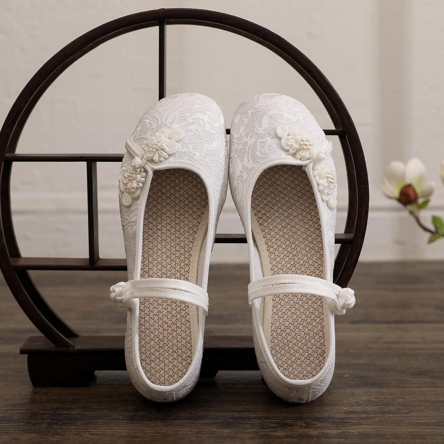 

Мода Роскошь Новые Женские Национальный Стиль Вышитые Удобные Мягкая Подошва Рабочая Обувь Летняя Мода Универсальные Противоскользящие Туфли на Плоской Подошве 40 белый