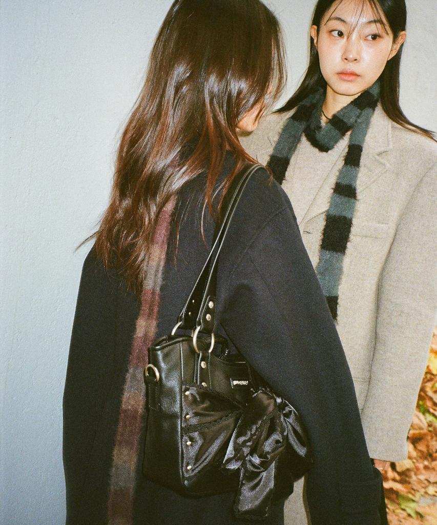 IUGAMAKARAS Striped Hairy Skinny Muffler (Brown)