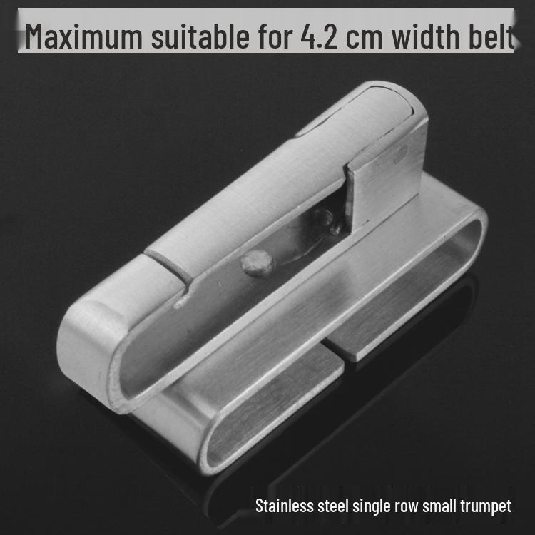 Handgefertigter Edelstahl-Schlüsselanhänger mit Leder-Gürtelschlaufe - Klassisches Sportaccessoire für Herren