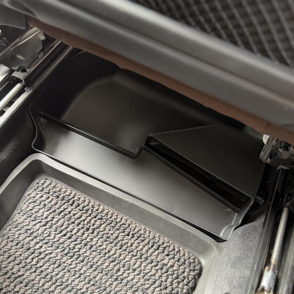 Volvo XC60/XC90 (2018-2026) Pudełko do przechowywania pod siedzeniem kierowcy