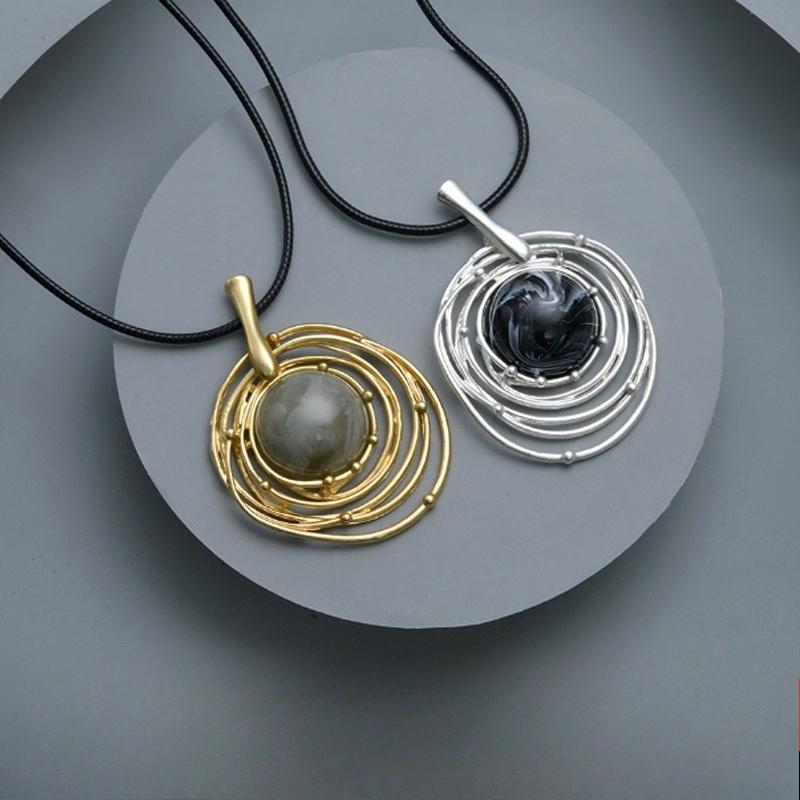 Retro Round Sweater Chain Necklace Women's Accessory