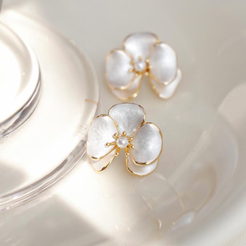 Niche Flower Design Earrings Women's Vintage Minimalist Senior Sense Unique Elegant Everyday Ear Jewelry