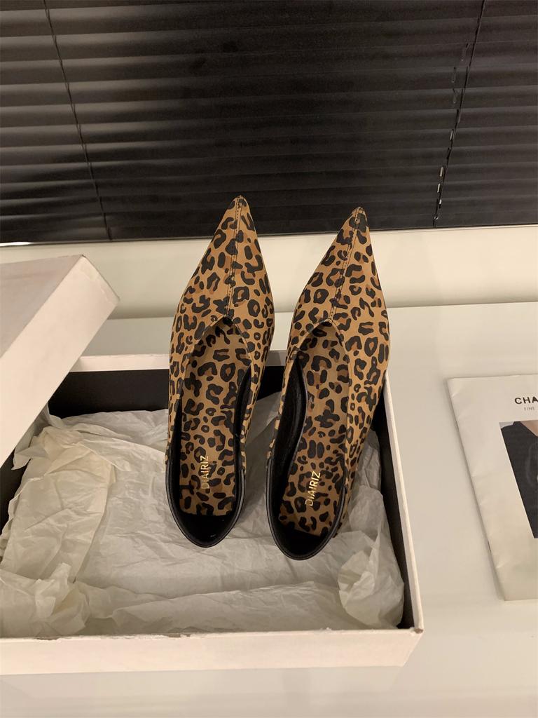 Flat bottom black pointed single shoes women's shoes 2025 new spring retro suede French leopard print light mouth commuter shoes