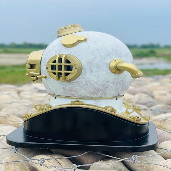 45.72 cm White Diving Helmet Mark V US Navy Diving Divers Helmet with Wooden Base Nautical Maritime Decor Best Gift