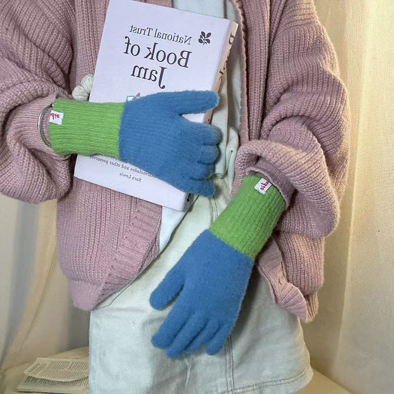 

Candy-colored splicing, five fingers are separated for travel, it is convenient to show two fingers, and you can play mobile phone riding.