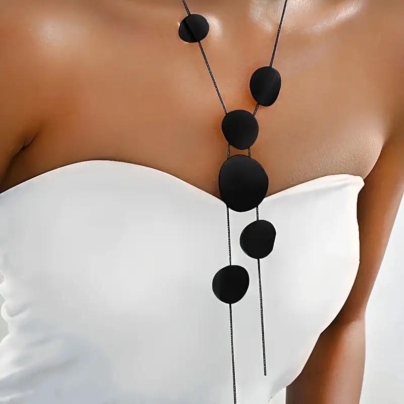 Trendy Round Disc Cutout Geometric Necklace