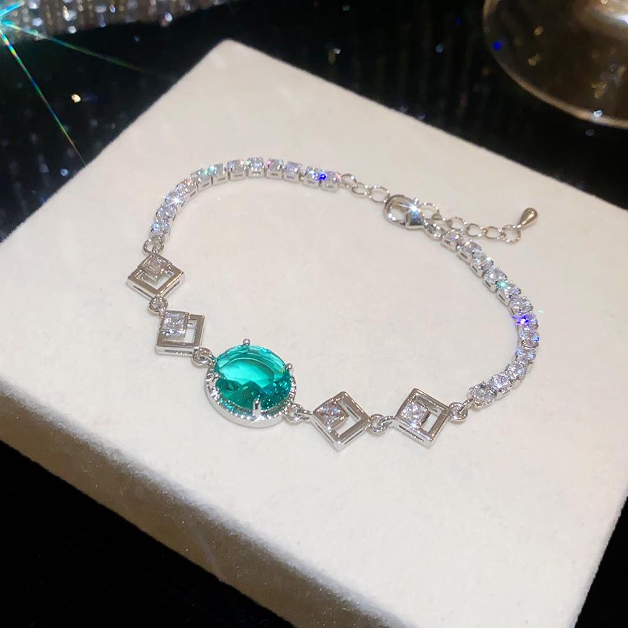 Bracciale Quadrifoglio Zircone Cuore - Gioiello Elegante e Versatile per Donna