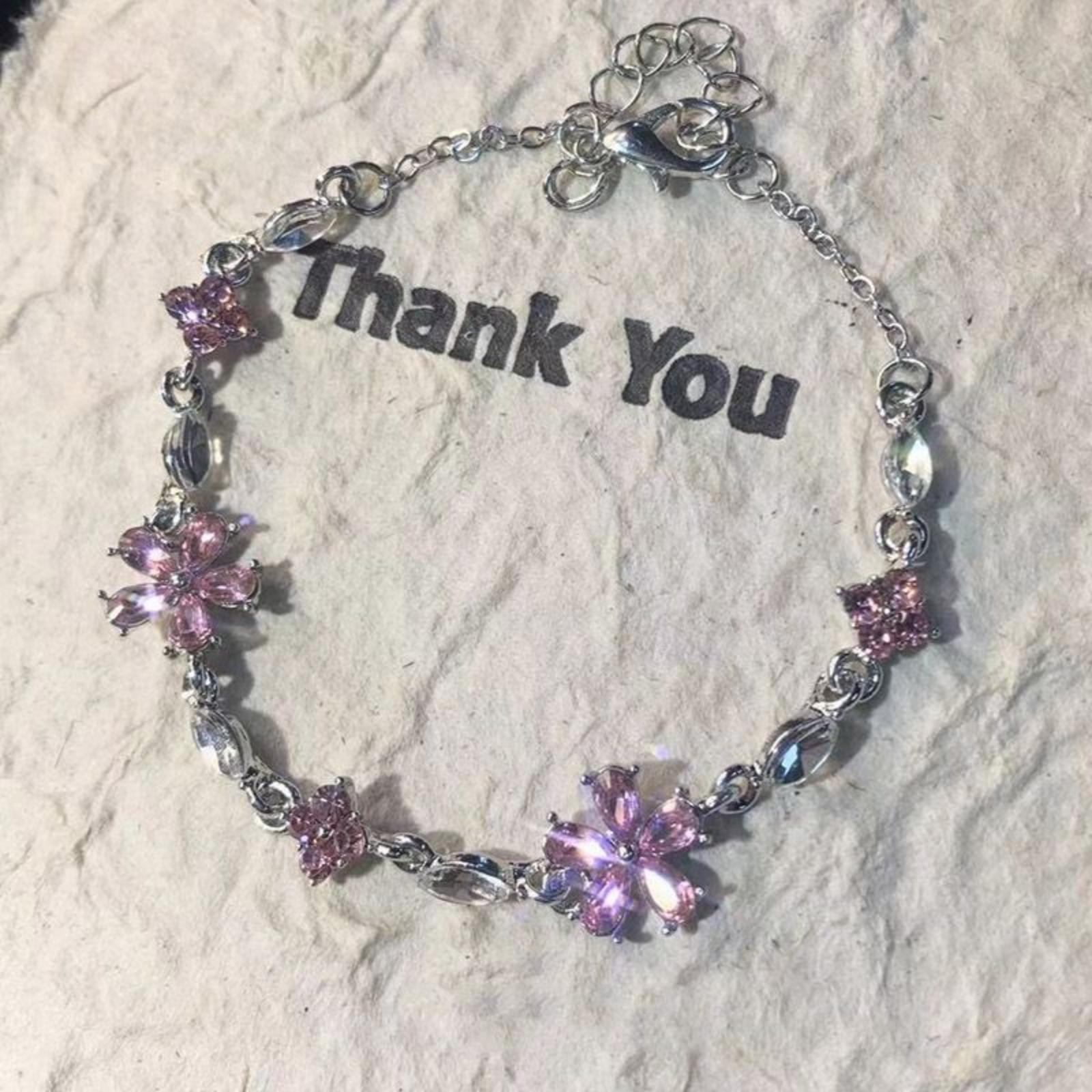 

Delicate Flower Charm Bracelet Lightweight Adjustable Chain Link Elegant Design Suitable for Daily Wear and Special Occasions Women Jewelry One Size