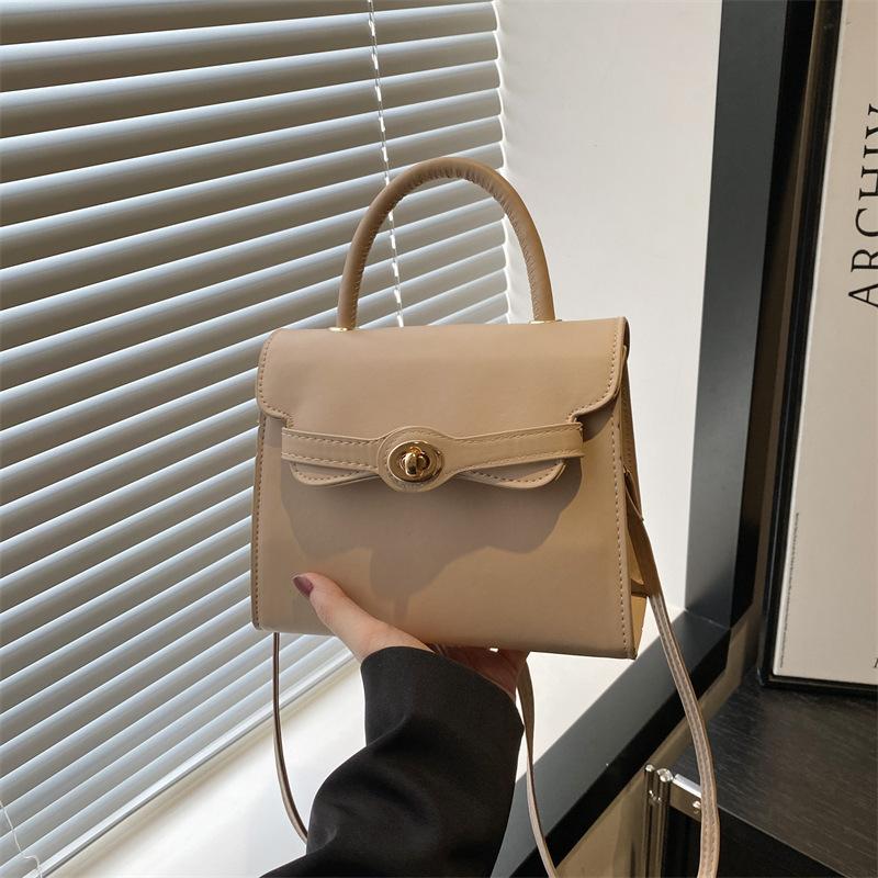 

Корейская версия модной портативной маленькой квадратной сумки 2025 весна новый тренд универсальная сумка через плечо с высоким чувством повседневная сумка-мессенджер хаки