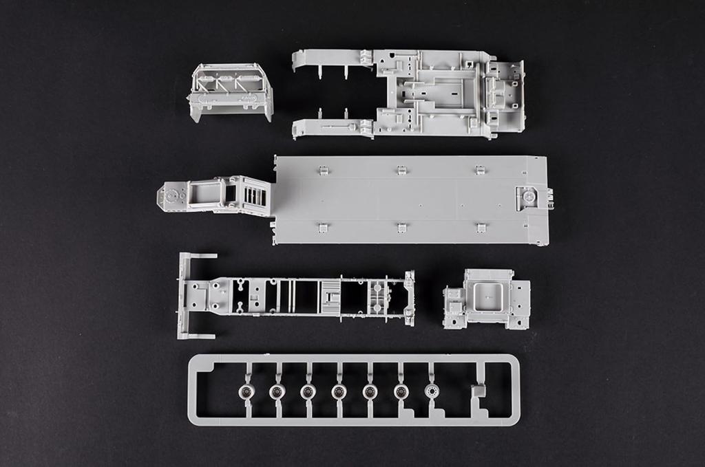 Trumpeter German Army Faun Elephant Tank Transporter Plastic Model 07196 1/72 SLT-56