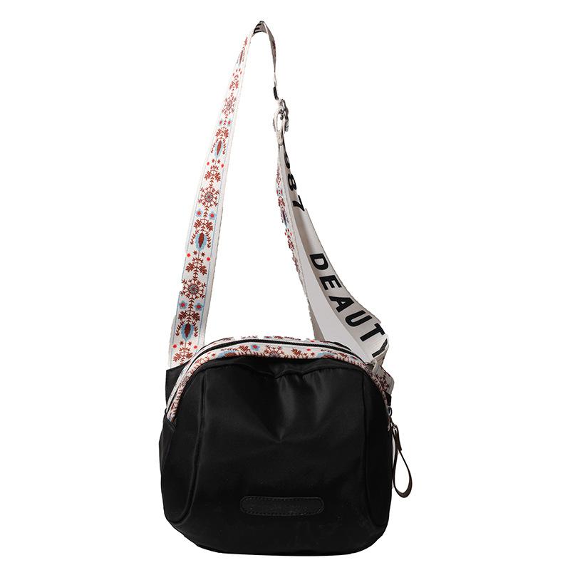 

Waterproof nylon cloth messenger bag women s 2025 new large-capacity shoulder bag casual niche design commuter bag чёрный