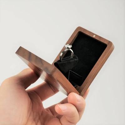 Ringebox aus Massivholz Drehbarer Display Ringboxen Kreativer Ehering-Organizer Schaukasten Tragbare Schmuckaufbewahrungsboxen