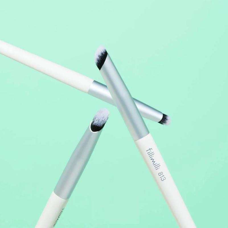 FILLIMILLI Spot Corrector Brush 813 Precision Concealer Makeup Brush