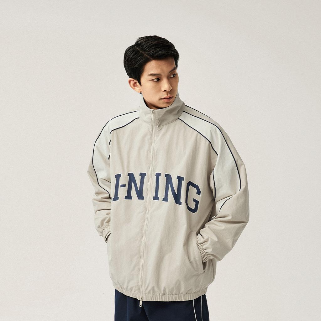 Li Ning Lattichblatt Amerikanischer Vintage Wasserabweisender Windbreaker mit Kragen mit Buchstaben und Reißverschluss Herren Oberbekleidung Nebel-Khaki Off-White AFDU957-7