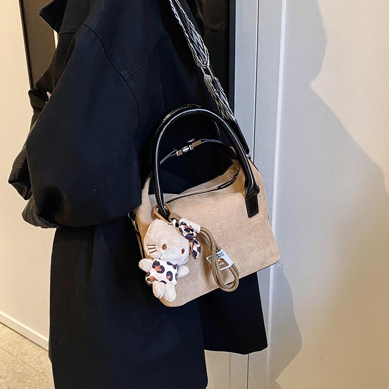 Frosted texture Boston bowling bag women's high-end niche design commuter versatile messenger bag