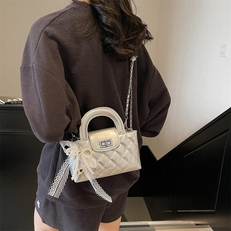 Premium trendy diamond chain bag women's 2025 new spring and summer fashion handbag commuter shoulder messenger bag