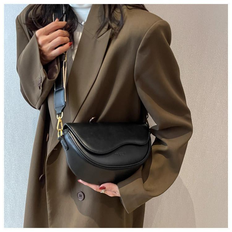 High-quality Minimalist Design Shoulder Bag 2023 Autumn Winter New Women's Bag Crossbody Bag Single Shoulder Underarm Saddle Bag