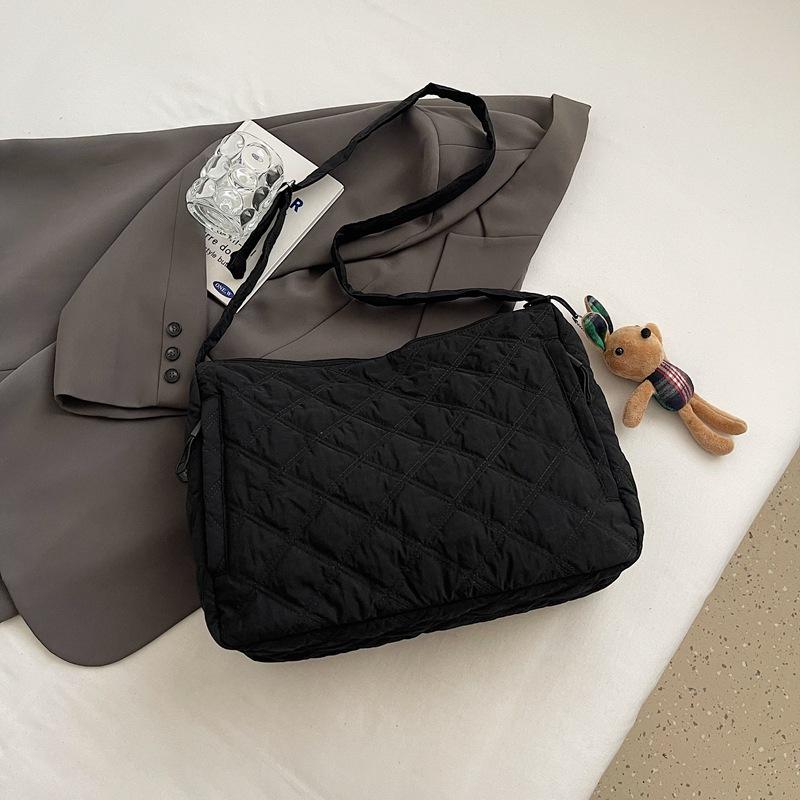 Winter new messenger bag student large capacity casual fashion simple shoulder bag outdoor commuter underarm tote bag