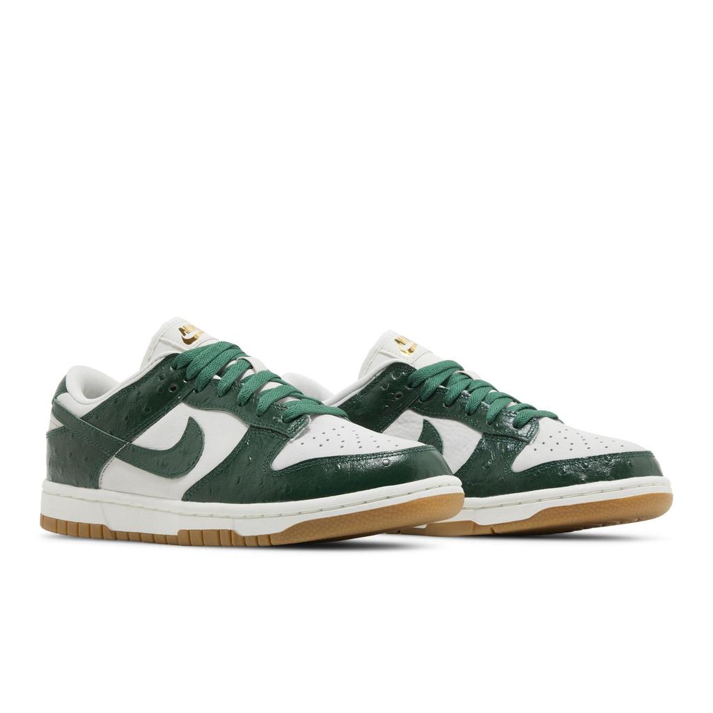 Nike Damen Dunk Low LX 'Gorge Green Strauß' (Damengrößen) Phantom / Gorge Green / Sail / Metallic Gold Skateboard-Schuhe FJ2260 002