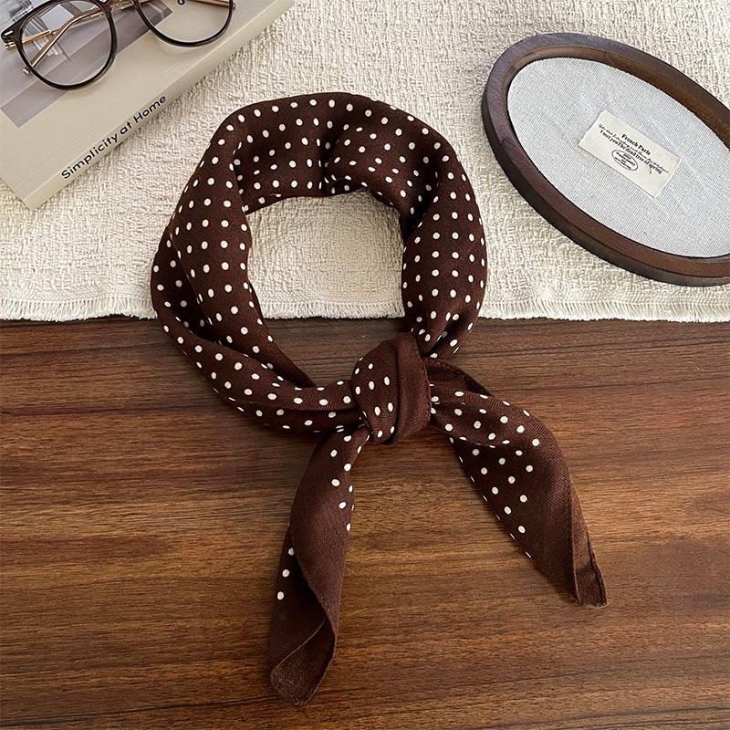

2025 Retro Chic Women s Square Scarf: Autumn/Winter Neck Gaiter & Versatile Waist Accessory