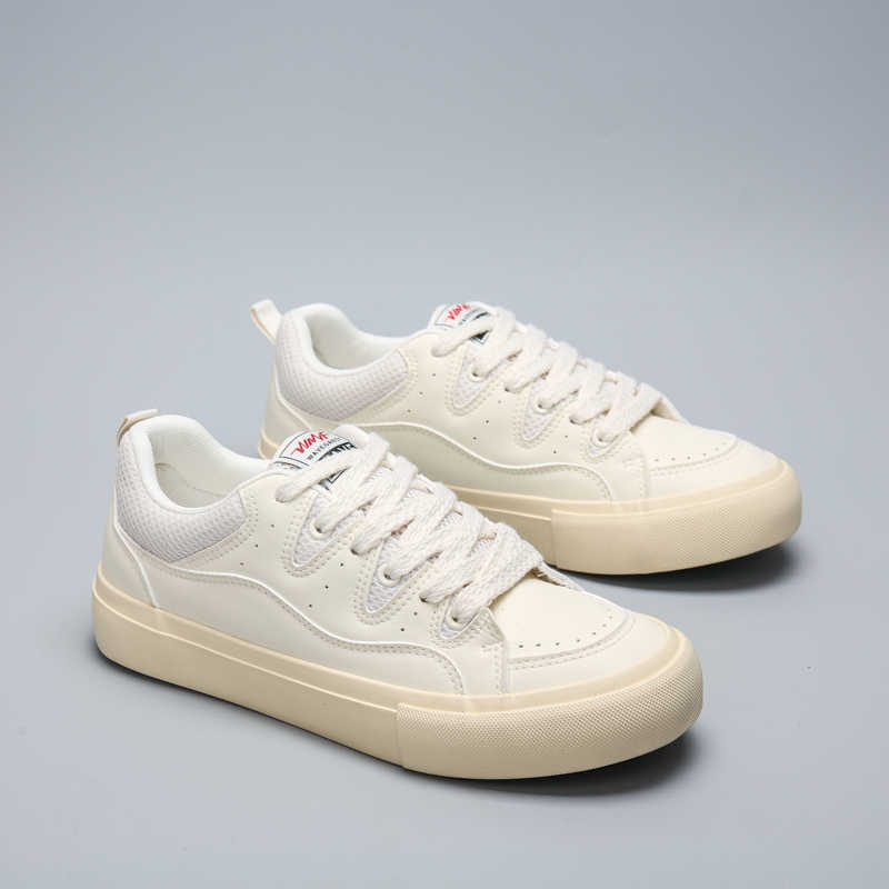 Fashion Light Spring Men Black Trainers Vulcanize Original New Year's Sneakers New Shoes Sport Chassure New Arrival Tenes Mascolino