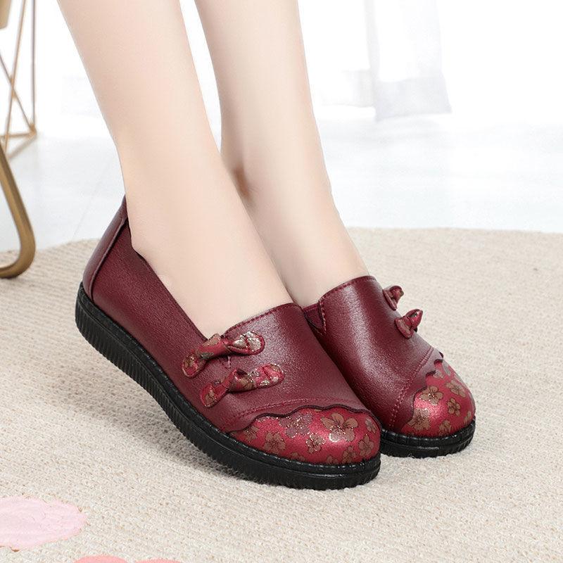 

Single shoes women s 2025 new mother shoes fashionable retro flat-soled women s shoes round head casual beanie shoes one pedal 40 червоний