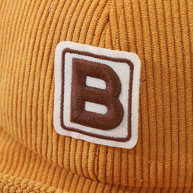 Myk brem Corduroy Baby Baseball Cap Vår Høst Bokstaver Broderi Peaked Hat Uformell Utendørs Spedbarn Småbarn Solskjermhatt