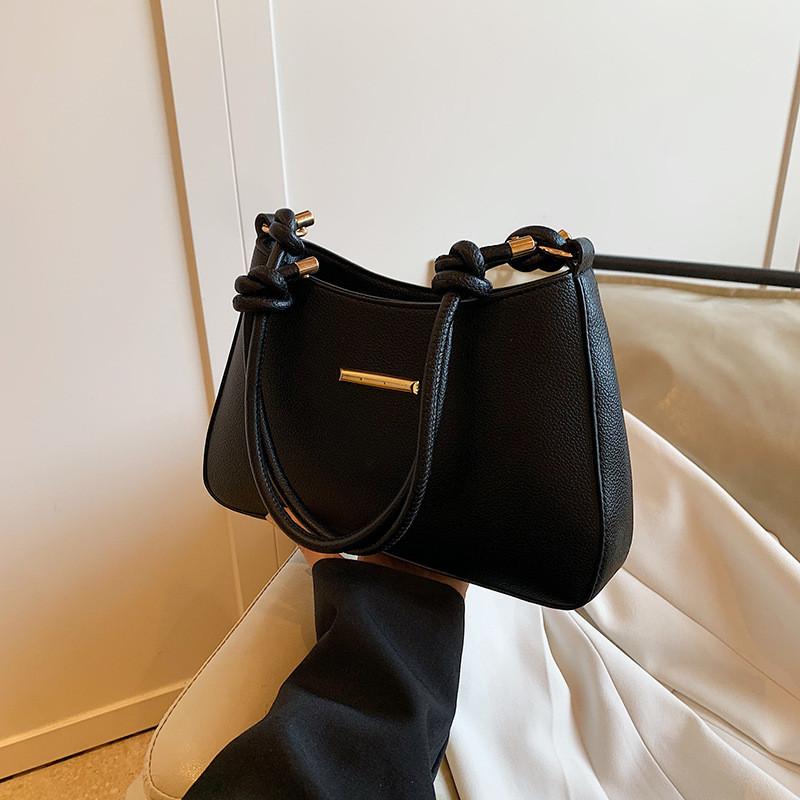 Elegant And Fashionable Crossbody Bag For Stylish Commuting In Versatile Colors
