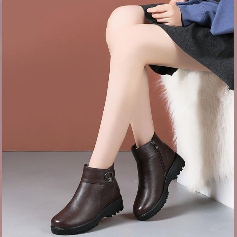 Soft leather women's boots fleece thickened flat bottom middle old mother women's cotton shoes soft leather plush fashion boots women