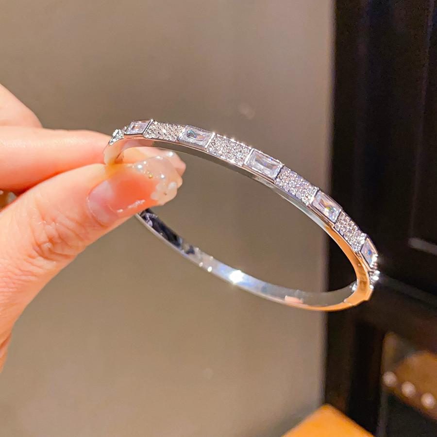 Kupfer Zirkon Kreis Quadrat Armband Mit Zirkonia Für Elegante Frauen
