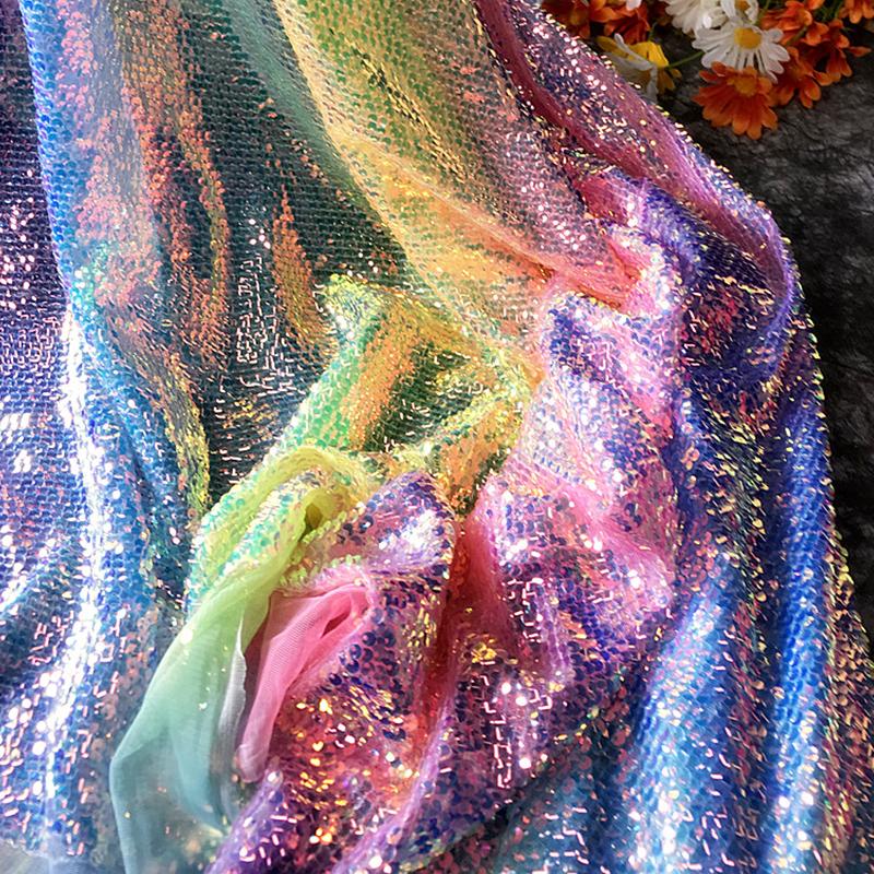 Tessuto Brillante con Paillettes Colorate a Gradiente Tessuto Elastico Colorato a Forma di Squame di Pesce Arcobaleno Per Cucito Fai da Te Tessuto per Abiti Drappeggiati Matrimoni Designer