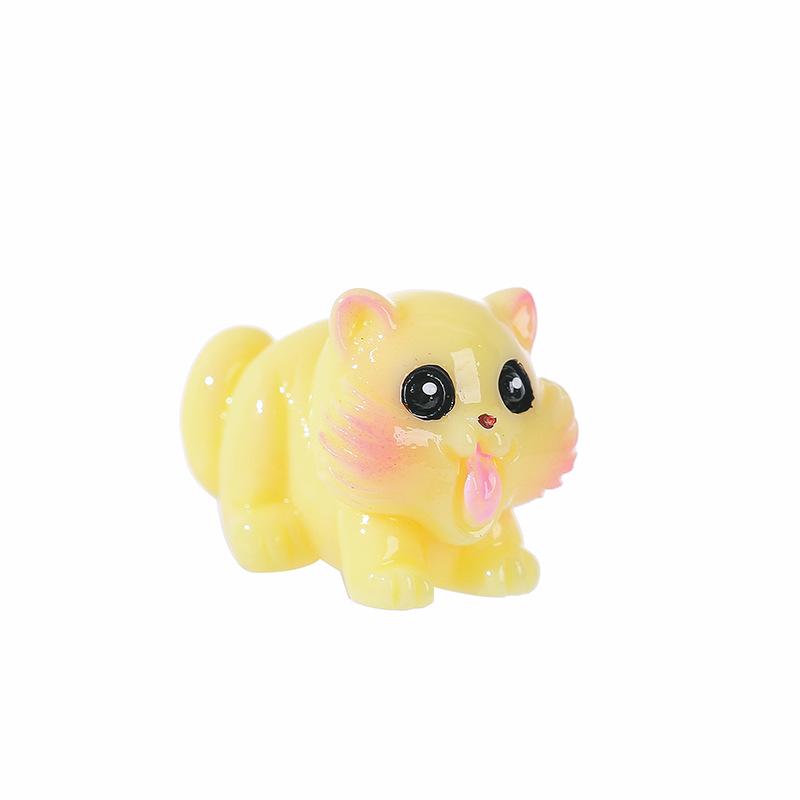 Cartoon Squirrel Resin Ornament: Cute Mini Animal Decoration for DIY Micro-Landscapes