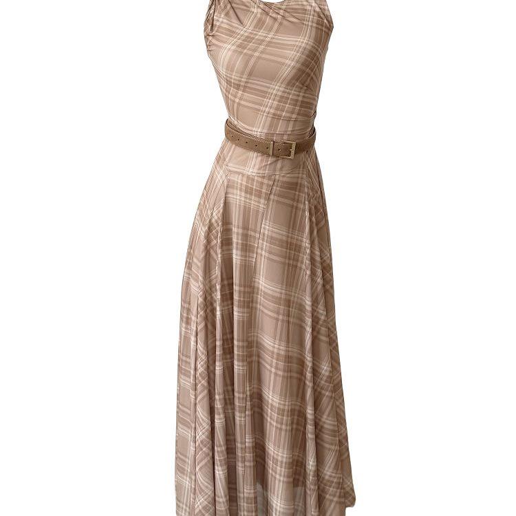 French Retro Sleeveless Plaid Maxi Dress - Elegant Design with Unique Waist-Cinching Style.