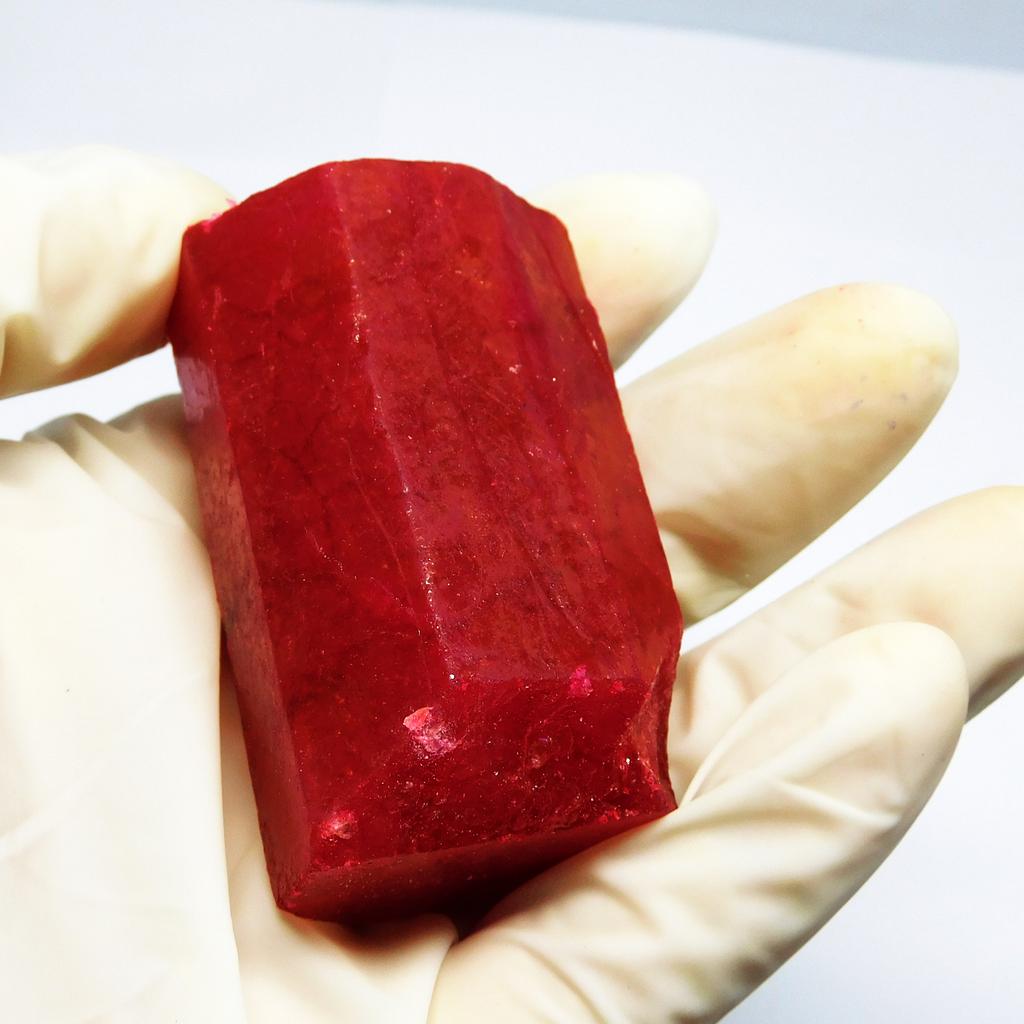 Natural Red Ruby Loose Gemstone Rough 516.45 Ct for Lapidary and Gem Collections