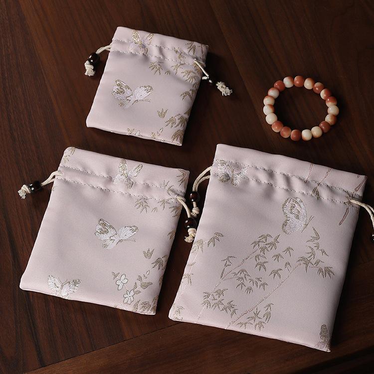 Çift Katmanlı İşlemeli Brokar Takı İpli Torba: Bilezik, Koleksiyonluk, Tesbih, Tesbih ve Hediye Çantası.