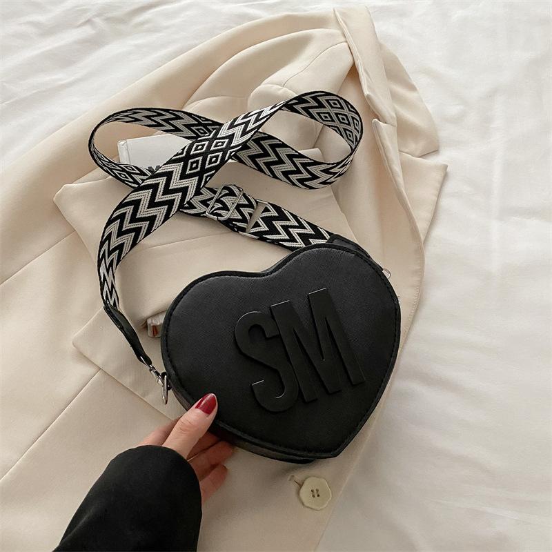 Simple and fashionable letter wide shoulder strap single shoulder messenger bag 2025 summer new niche design love foreign style women's bag
