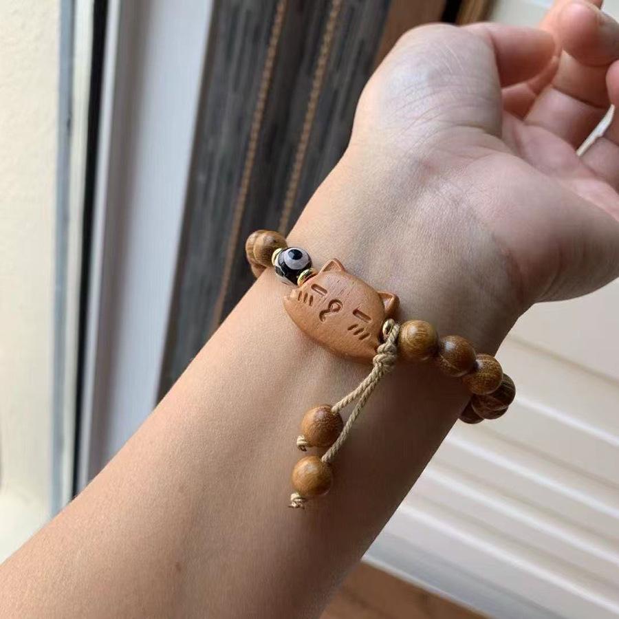 

Деревянный браслет-подвеска с бусинами в виде котенка, простой и универсальный нишевый браслет, модные и универсальные ювелирные изделия высокого класса для женщин
