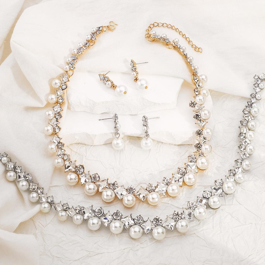 Tooxika Baroque Alloy Necklace Elegant And Stylish Versatile Bridal Dress Jewellery Set
