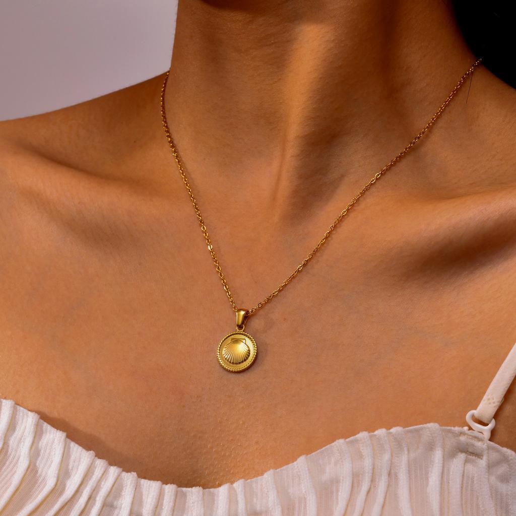 New Trendy Round Brand Pendant Necklace Stainless Steel Full-gloss Shell Medal Pendant Niche Design Net Red Same Necklace