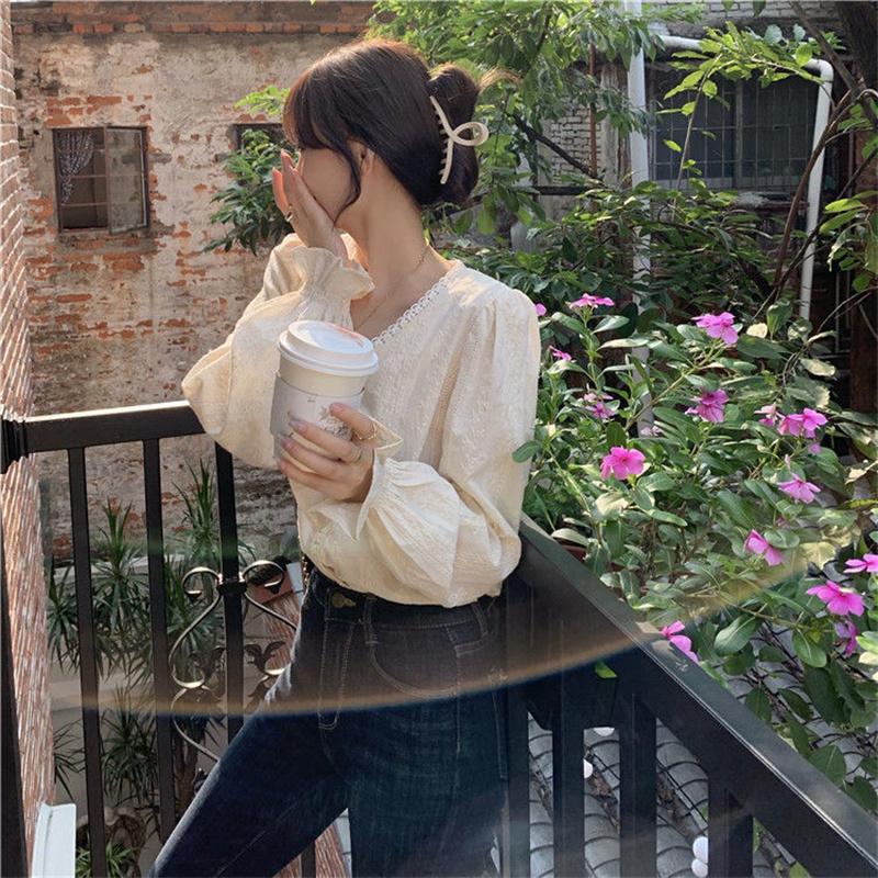 Dámské topy 2022 jaro Nový francouzský design Smysl pro všechny Košile s dlouhým rukávem Krajkové Blusony s výstřihem do V Mujer De Moda Verano