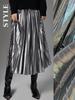 Saia Midi Plissada Metálica de Seda Europeia - Design com Caimento Feminino