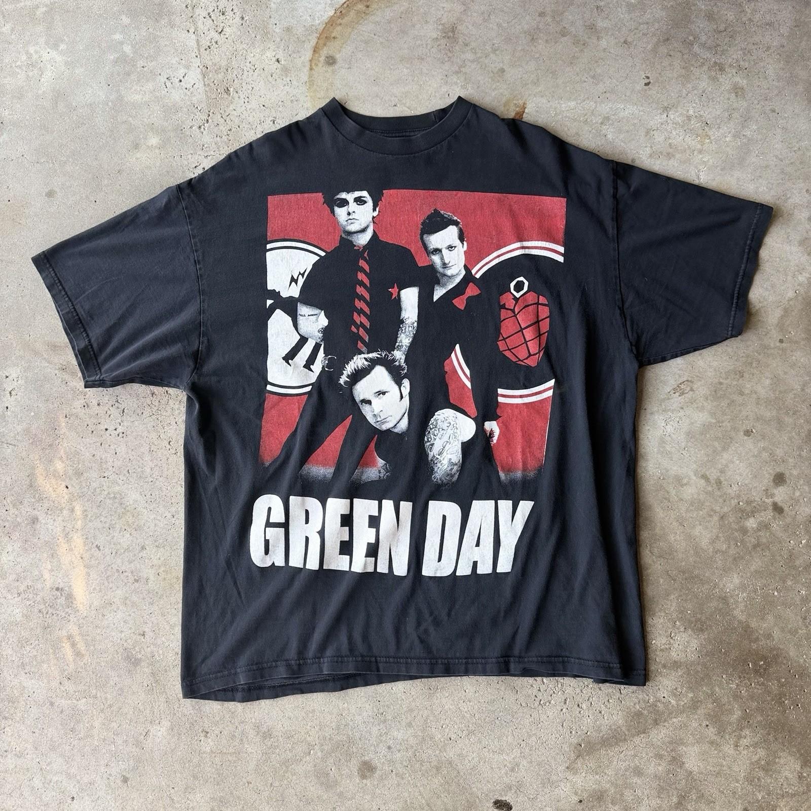 vintage green day grunge black band t shirt size xl Unisex T-Shirt L