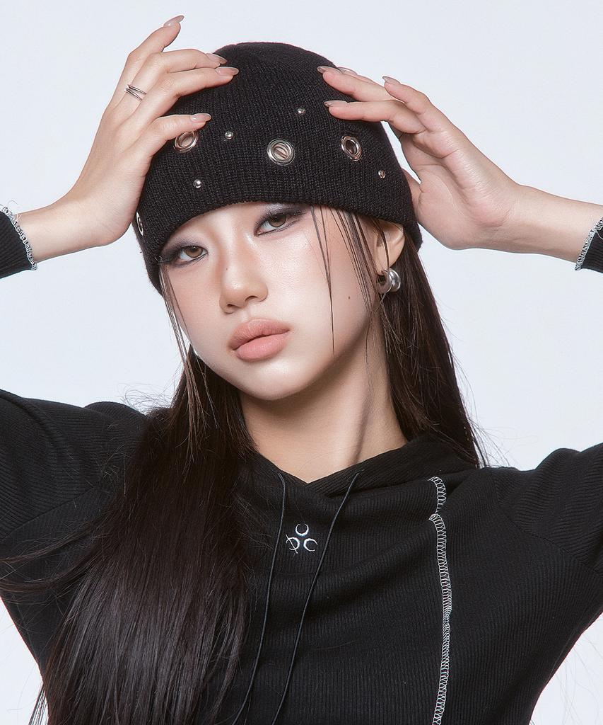 DAUSPICE (Duc) Eyelet Stud Beanie Black