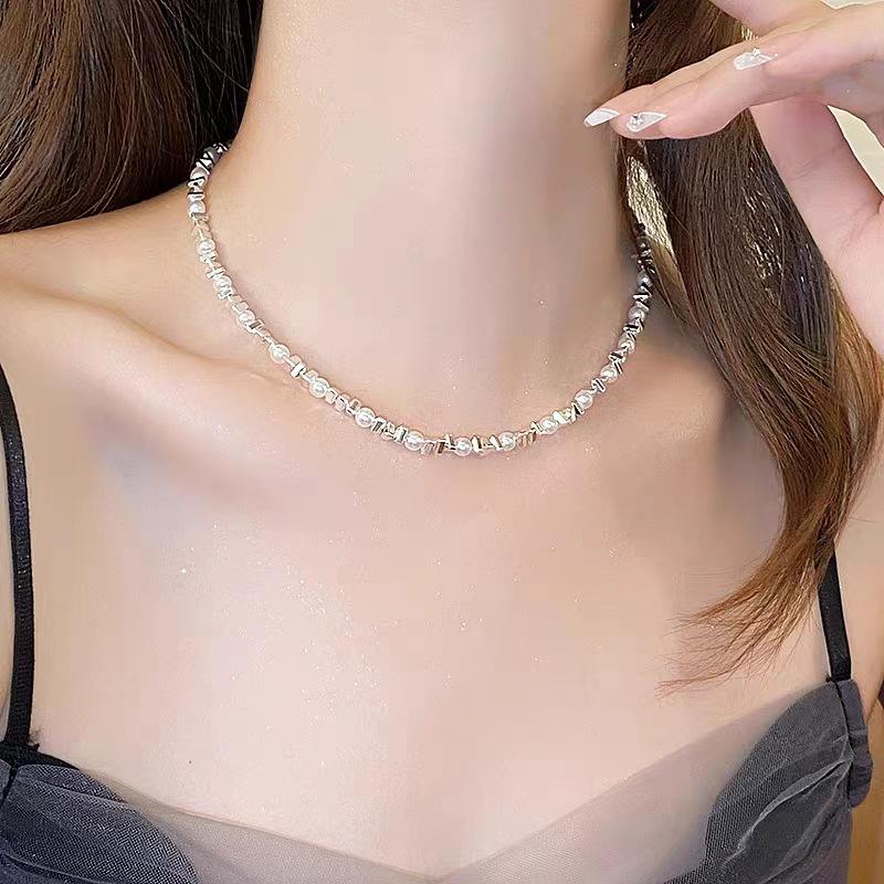 Pearl Trio Silver Necklace: Niche Light Luxury Women's Choker Clavicle Chain.