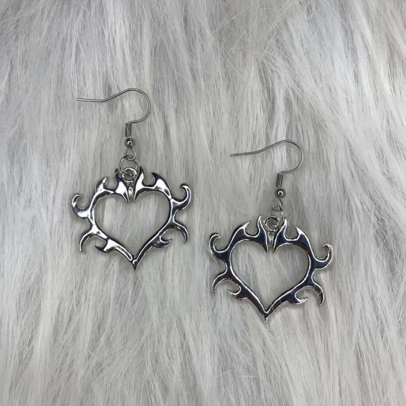 Women's Flame Heart Hollow Earrings - Exaggerated Niche Punk Style Jewelry